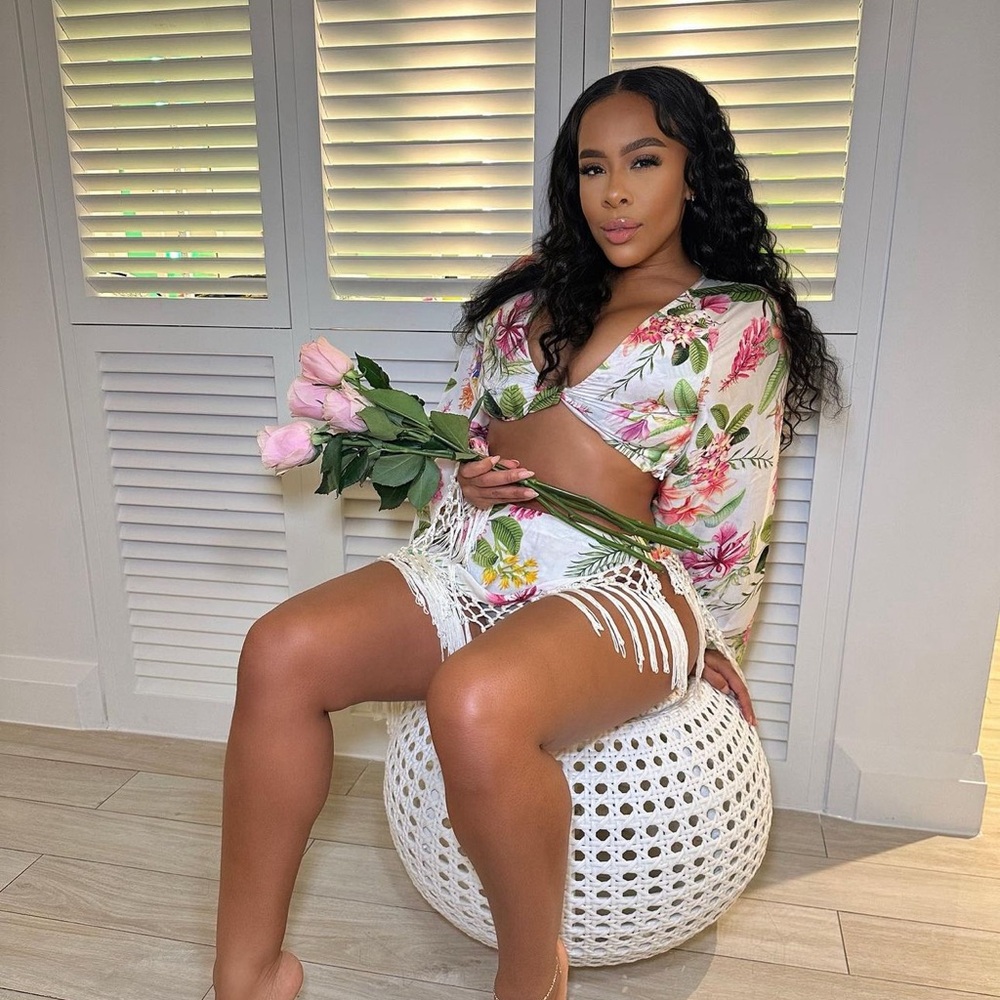 Rue Top and Bottom in Colourfull Floral On White
ROCOCO SAND